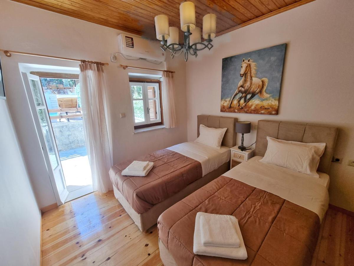 Вилла Karya Boutique Mansion Karia  Экстерьер фото